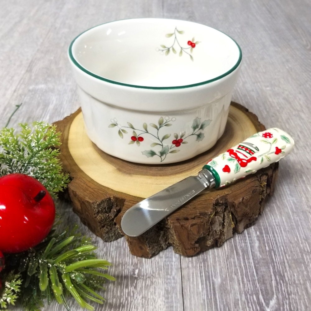 Pfaltzgraff winterberry dip bowl/ ramekin w/ spreader